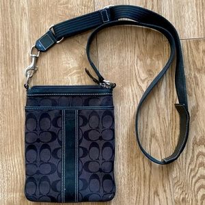 Classic COACH Cross-Body Bag w Adjustable Length Strap & Lots of Pockets